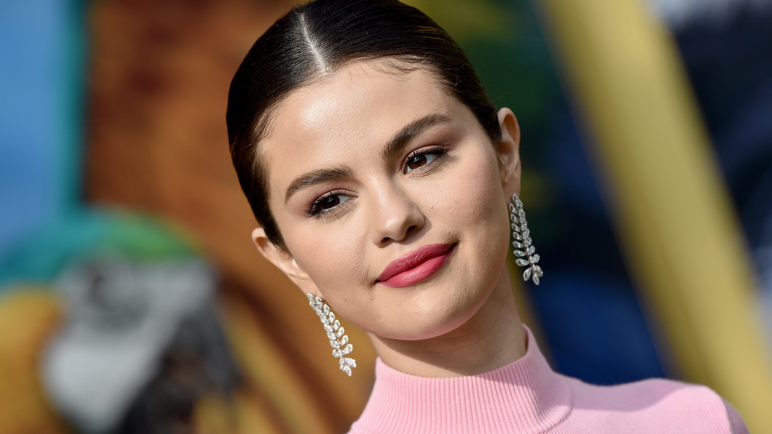 Selena Gomez accuses Facebook of spreading `` misleading scientific information '' about the Corona virus
