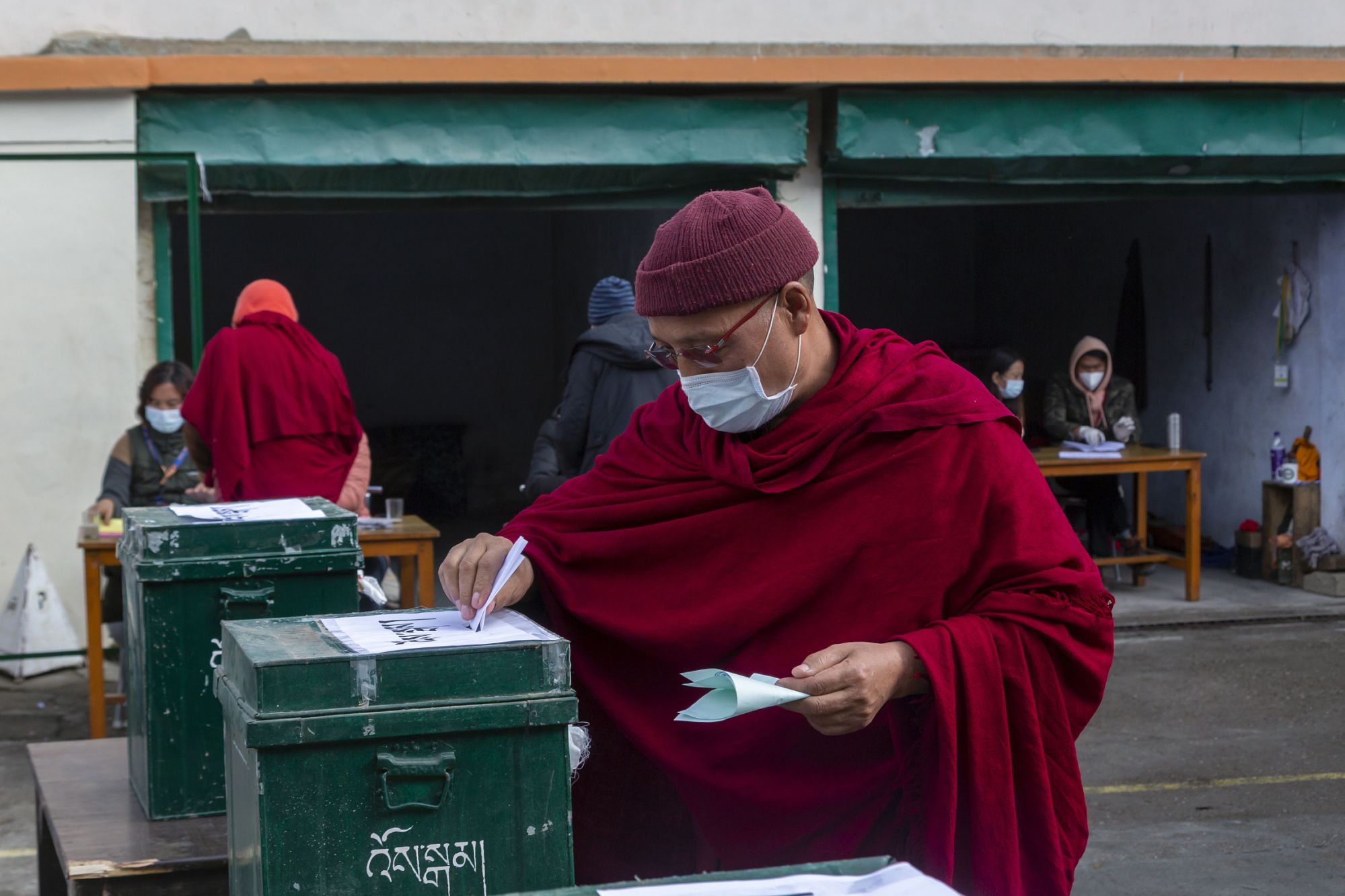 Tibetans in exile in India vote for their political leader